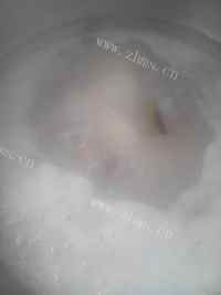 美味的山药木耳排骨汤做法图解1)