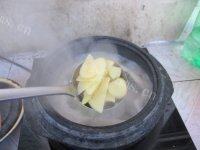 家常菜辣白菜汤做法图解5)