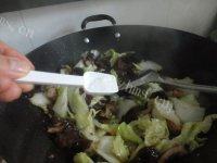 诱人的黑白菜做法图解10)