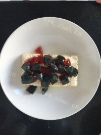 喷香的皮蛋豆腐做法图解3)