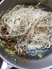 美味的肉丝炒面做法图解8)