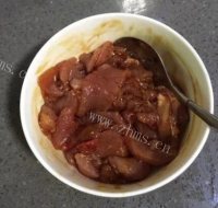 家常菜瘦肉炒青瓜做法图解2)