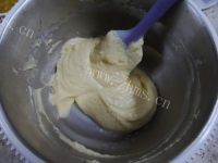 美味营养的百香果磅蛋糕做法图解6)