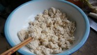 美味的烫面芹菜馅饼做法图解8)