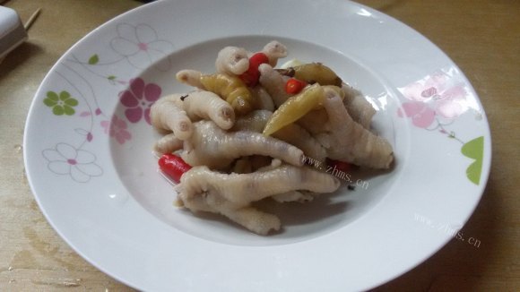 色香味俱全的泡椒凤爪