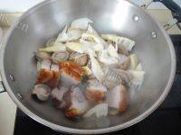 走油肉烧干鲍做法图解8)