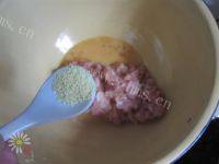 自制猪肉锅贴做法图解6)
