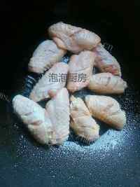 美味的红烧鸡翅做法图解2)