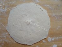 美味的韭菜鸡蛋馅饼做法图解9)
