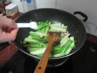 家常菜瘦肉炒丝瓜做法图解5)