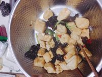 好吃的豆泡炒木耳做法图解5)