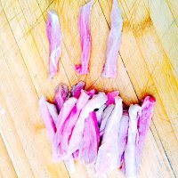 美味的孜然里脊肉做法图解2)