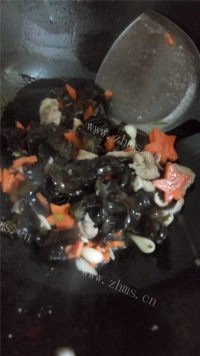 美味木耳鸡肉炒豆角做法图解5)