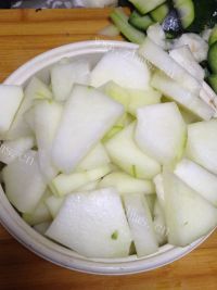 美味的骨汤冬瓜丸子煲做法图解10)