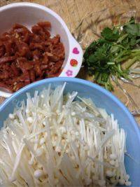 #爱美食#金针菇炒肉丝做法图解2)