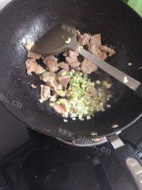 美味可口的青椒炒肉片做法图解6)