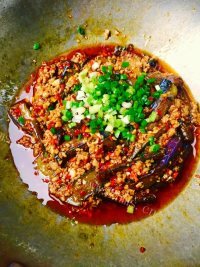 芳香四溢的肉末茄子做法图解8)