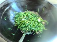 家常菜炒茼蒿做法图解6)