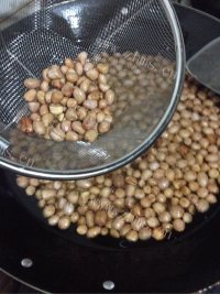 下酒菜香酥花生米做法图解5)