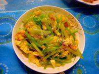 家常菜芹菜炒鸡蛋