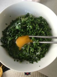 垂涎欲滴的韭菜饼做法图解2)