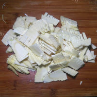 美味的酱汁春笋做法图解2)