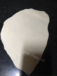 回味无穷的葱花饼做法图解5)