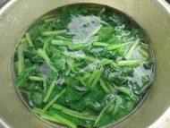 滑爽的菠菜拌粉丝做法图解5)