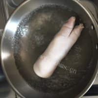 色香味浓的炖猪蹄做法图解2)