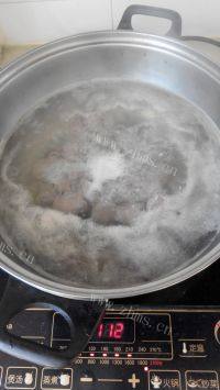 好吃的萝卜牛肉汤做法图解3)