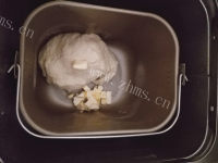 自制焦糖苹果面包做法图解3)