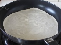 美味的鸡蛋灌饼做法图解6)