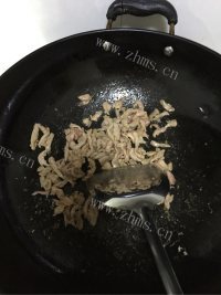 家常菜毛豆炒肉丝做法图解3)