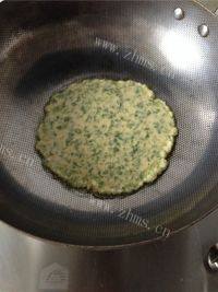 自制芹菜叶鸡蛋饼做法图解11)