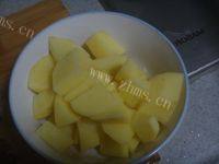常吃不腻的土豆烧肉做法图解10)