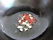 美味的豆豉鲮鱼油麦菜做法图解2)