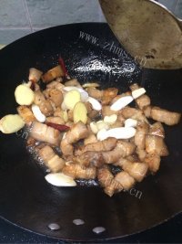 好吃的家常土豆红烧肉做法图解9)