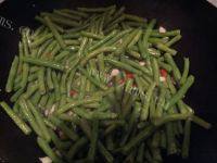 绿色食物清炒豆角做法图解8)