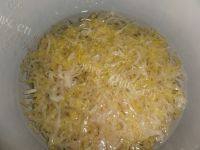 家常菜猪肉酸菜炖粉条做法图解1)