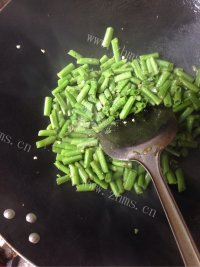 家常菜炒空心菜梗做法图解5)