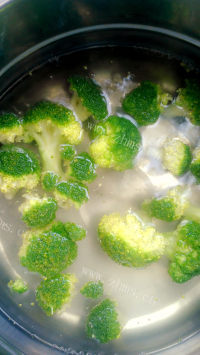 美味的清蒸鲜虾做法图解5)