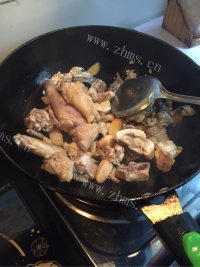家常菜香菇炖鸡做法图解5)