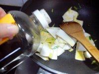 家常菜杏鲍菇炒油菜做法图解11)