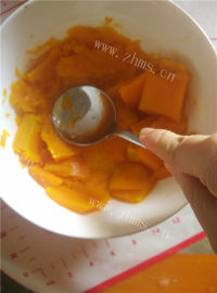 好吃的南瓜糯米小茶点做法图解3)
