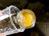 色味俱佳的百香果果汁做法图解4)