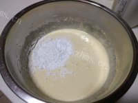 自制虎皮蛋糕卷做法图解18)