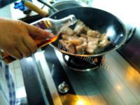 美味的经典红烧肉做法图解3)