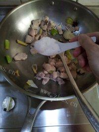 「美味可口」猪肉炖粉条做法图解9)