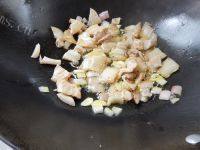 家常茭白炒肉片做法图解5)