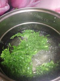 好吃的蟹黄鲜虾滑蛋羹做法图解3)